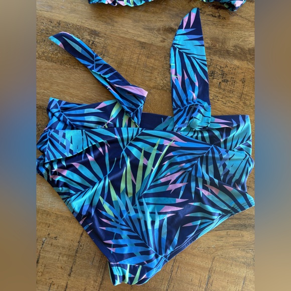 ModCloth Leaf Print Bikini Set Small Top Medium High Waist Bottoms - Picture 4 of 10